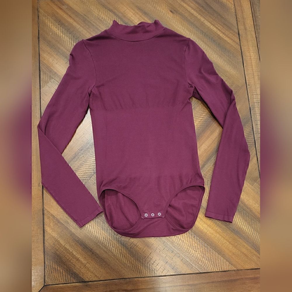 Yummie Tummie long sleeve mock neck bodysuit maroon small